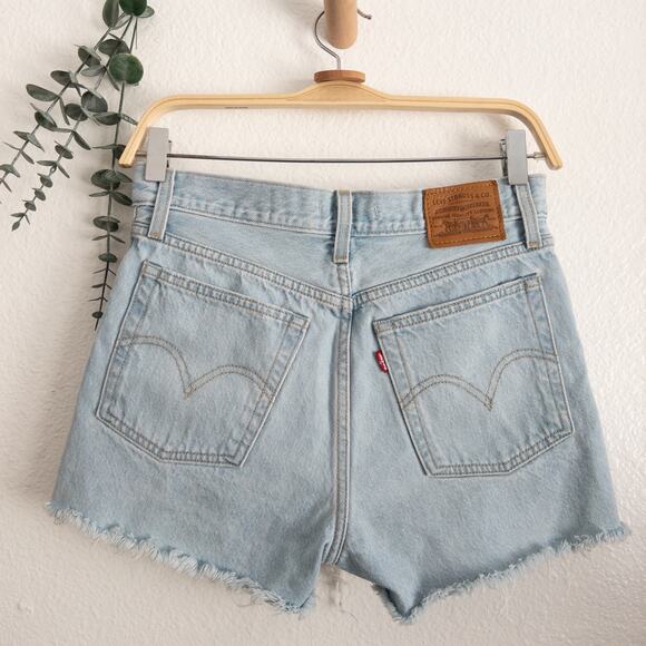 Levi's Waterless Wedgie Shorts Light Wash Size 27 Irregular - Picture 5 of 12